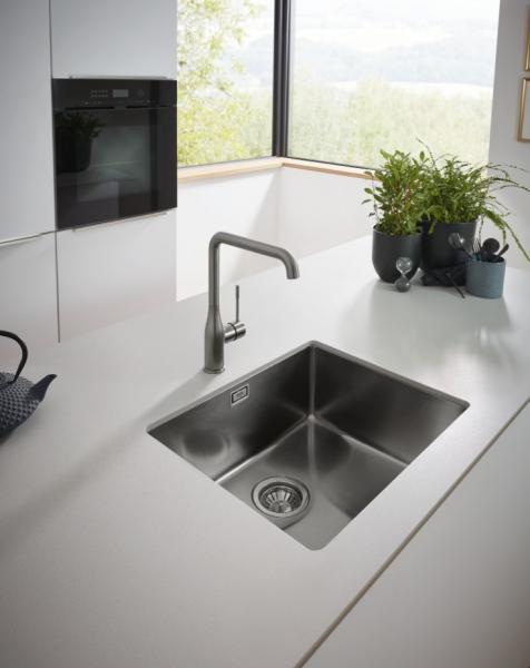 Grohe K700U rustfri st&aring;lvask inkl. Grohe Essence New k&oslash;kkenarmatur m/udtr&aelig;k - B&oslash;rstet hard graphite