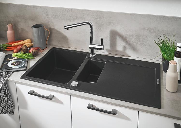 Grohe K500 k&oslash;kkenvask i komposit m/skyllesk&aring;l og afl&oslash;bsbakke - Sort granit