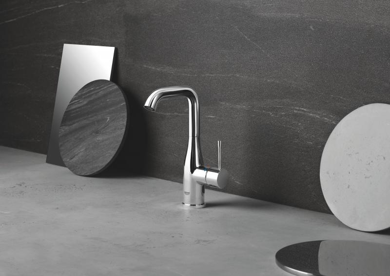 Grohe Essence New L h&aring;ndvaskarmatur m/bundventil og svingtud - Krom