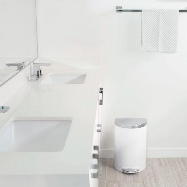 Simplehuman halvrund toiletspand 10L - Hvid/stål Simplehuman halvrund toiletspand 10L - Hvid/stål